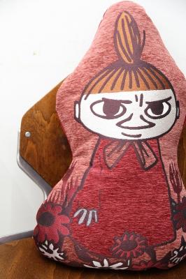 ムーミン　ダイカットクッション　悪だくみ中　リトルミイ