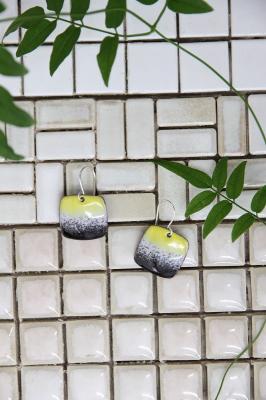 ピアス　Yellow　and　Black　Dangle　Earrings