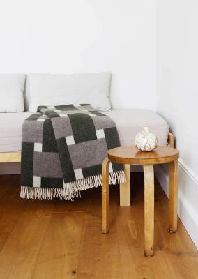 PUNOS　blanket　130x180cm+fringes　4　white-olive-black